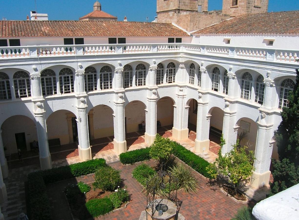 Grupoandria El Claustre De Ciutadella - Hospederia Hostel Εξωτερικό φωτογραφία